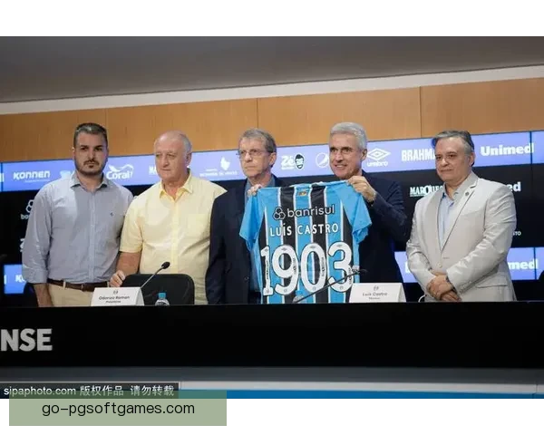 国际足坛转会大揭秘：巨星离队引起球迷热议