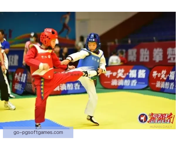 跆拳道直播：身姿飒爽战技斗艺，实力比拼一触即发