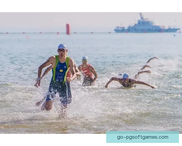 铁人三项赛事盛况：选手风采迷人，挑战极限、冲破自我